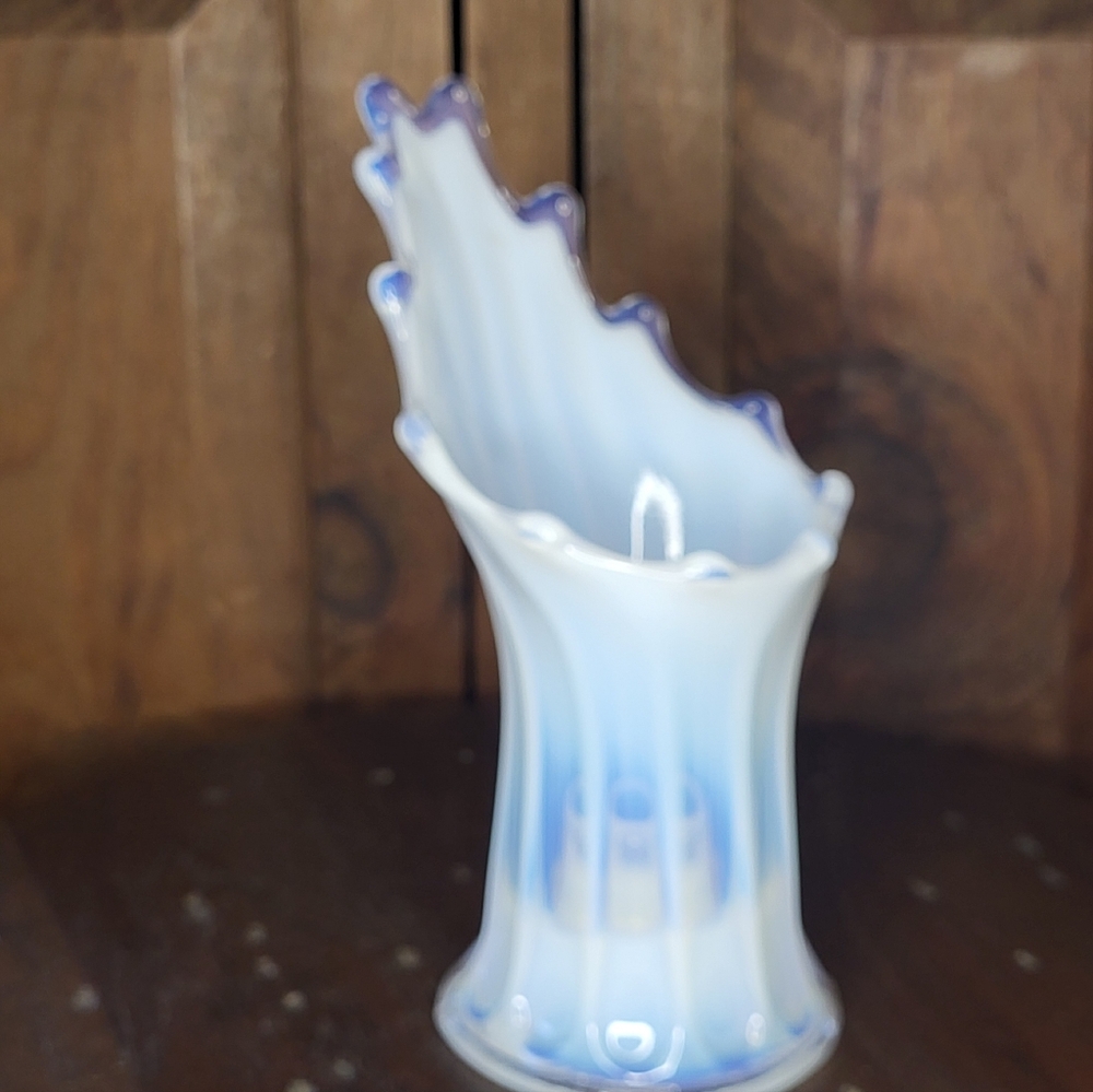 Fostoria "Heirloom" opalescent glass candleholder - Picture 17 of 17